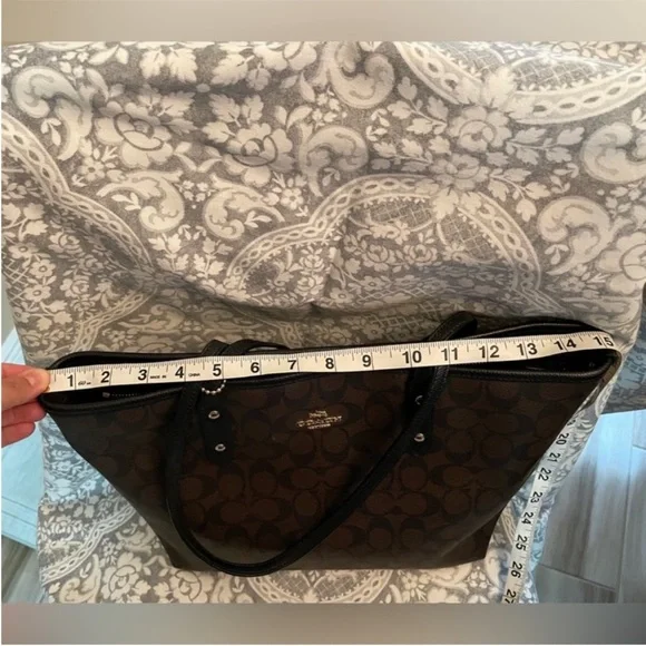 Coach Signature Canvas Tote - Picture 9 of 16